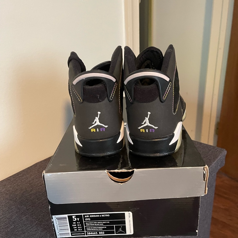 COPY - Air Jordans youth size 5